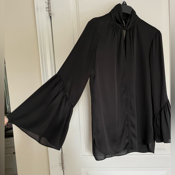 Elie Tahari black blouse with belle sleeve, cut out high neck size XS - Picture 2 of 7